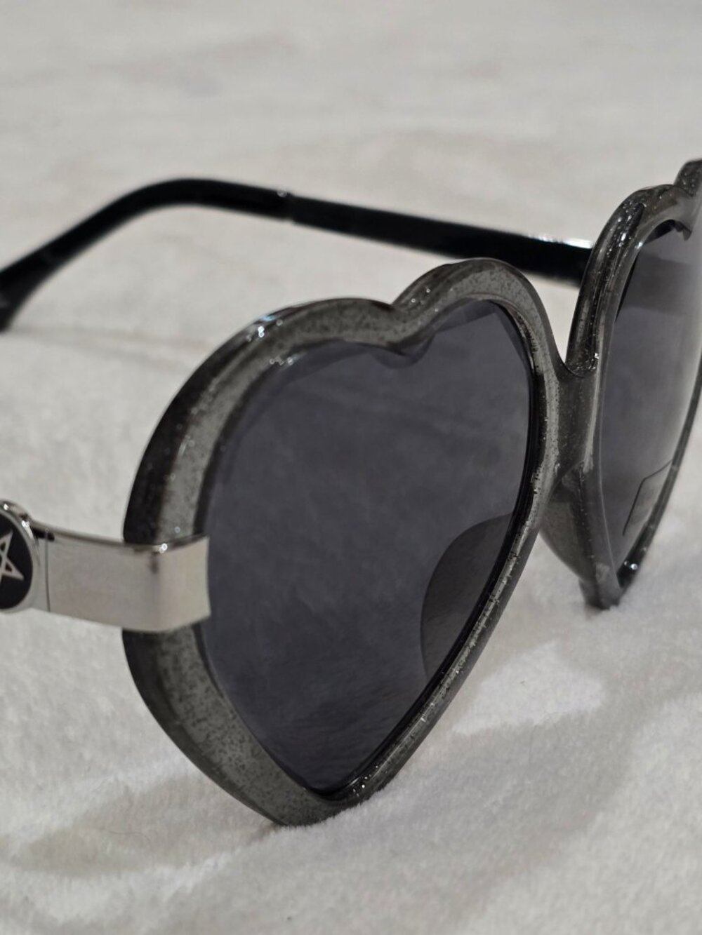 Killstar ✦ Disco Enfer Sunglasses ✦ Black Glitter Heart Frame w/ Pentagram Arms - Picture 8 of 12